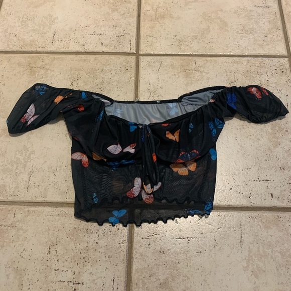 Black Butterfly Print Top - Picture 2 of 8